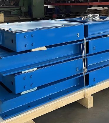 Manual Gate Valve - Reliable valve designed for controlling fluid flow in pipelines, featuring a robust construction for durability and ease of use.